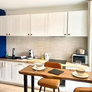 T2 Lumineux - Renove- - Centre Historique Dinan- Parking - Terrasse Apartment